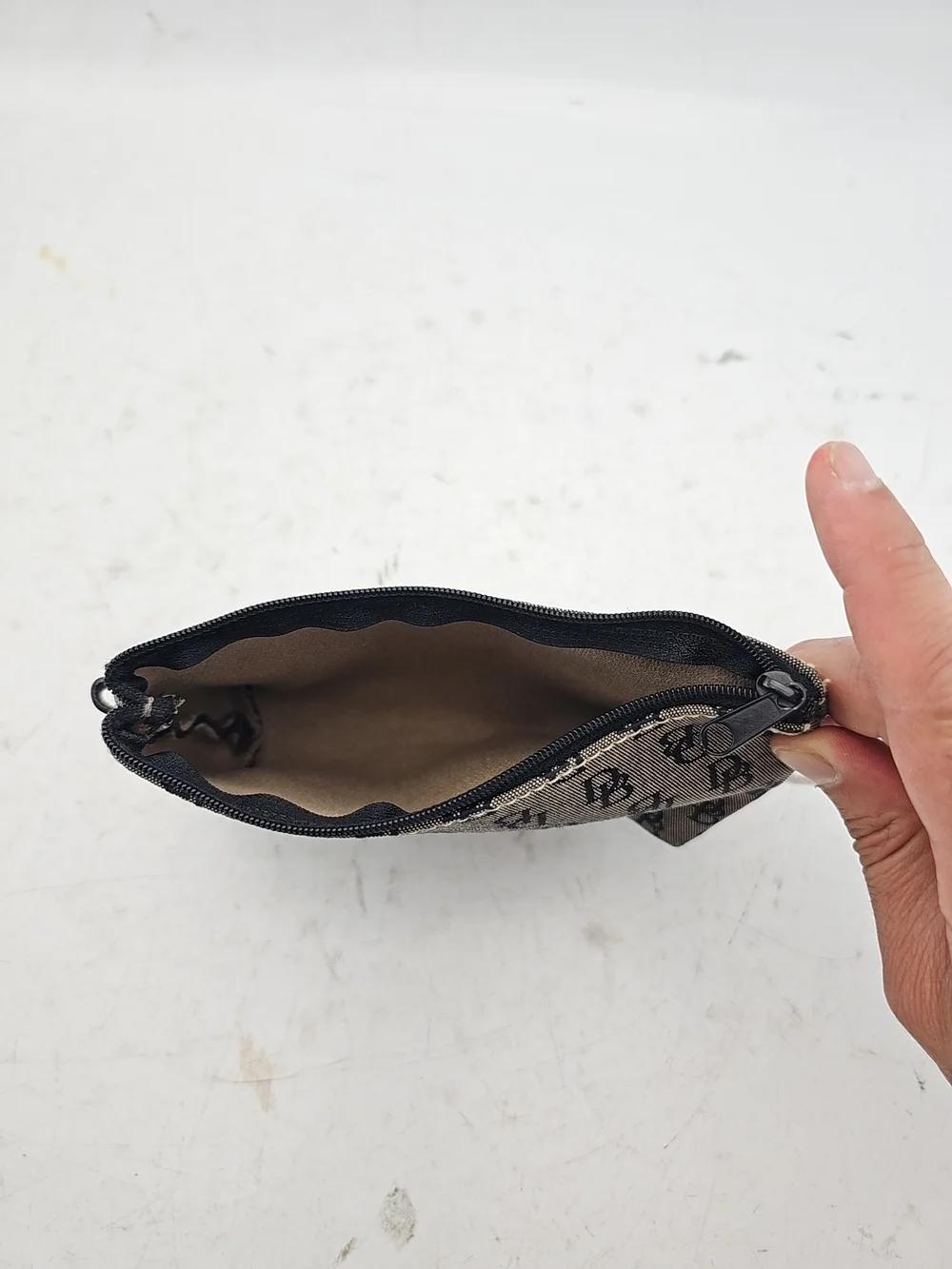 Dooney & Bourke 7x4 small